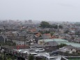 雨に煙る松山市内