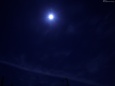 満月と飛行機雲