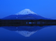 日没後の精進湖の逆さ富士