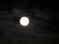 雲の合間の月
