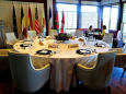 G7のテーブル