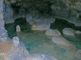洞窟内の地底湖
