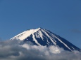 残雪の雲上富士