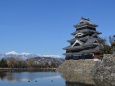 松本城と常念岳
