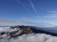 雲海と飛行機雲