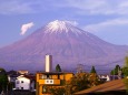 湧玉池から望む富士山