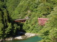 黒部渓谷34 渓谷に掛かる赤い橋 