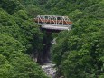 吾妻川第二橋梁を渡る115系列車