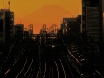 夕焼け富士と京王電車