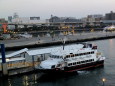 夕暮れの博多港の船