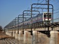 多摩川を渡る京王電車