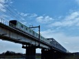 多摩川を走る京王電車