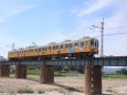 鉄橋を渡るローカル電車
