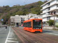 松山城と路面電車