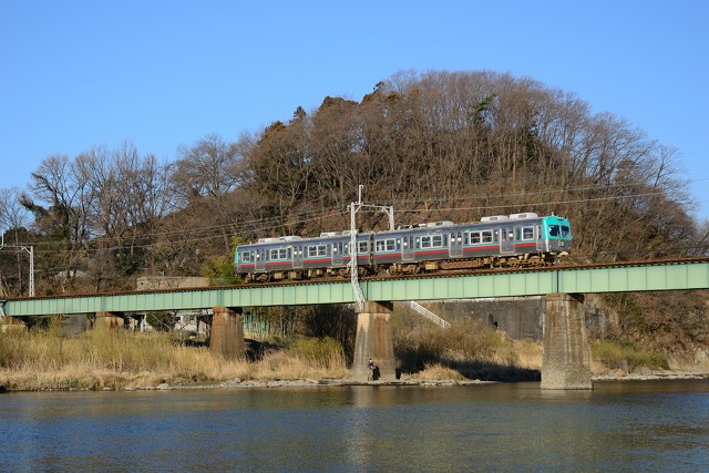 鉄橋を渡る上毛電鉄700型