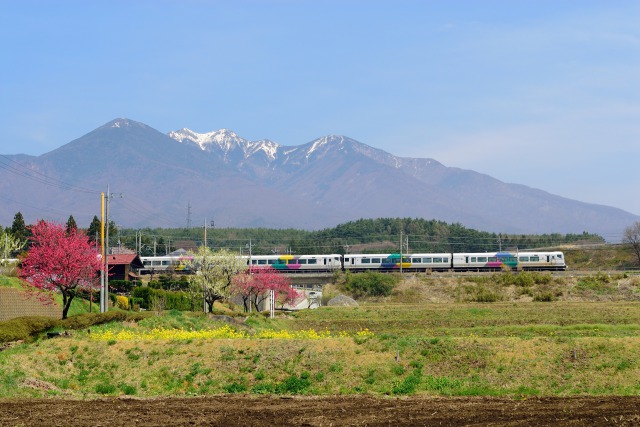 八ヶ岳とE257系