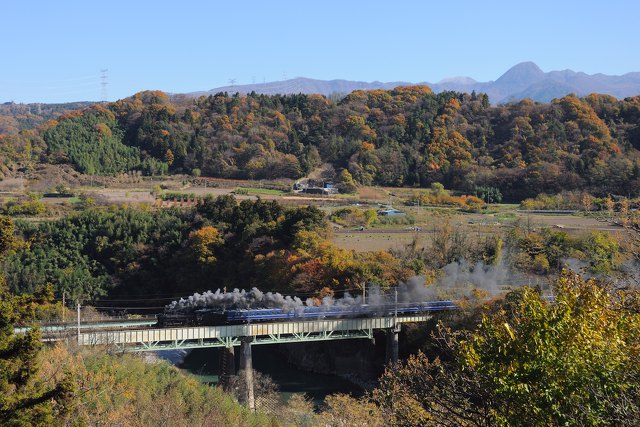 鉄橋を行くSLみなかみ D51 498