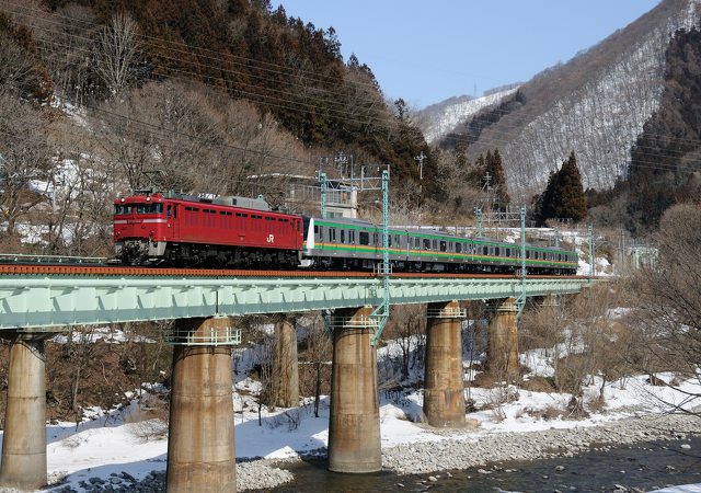 EF81 140+E233系3000番台配給