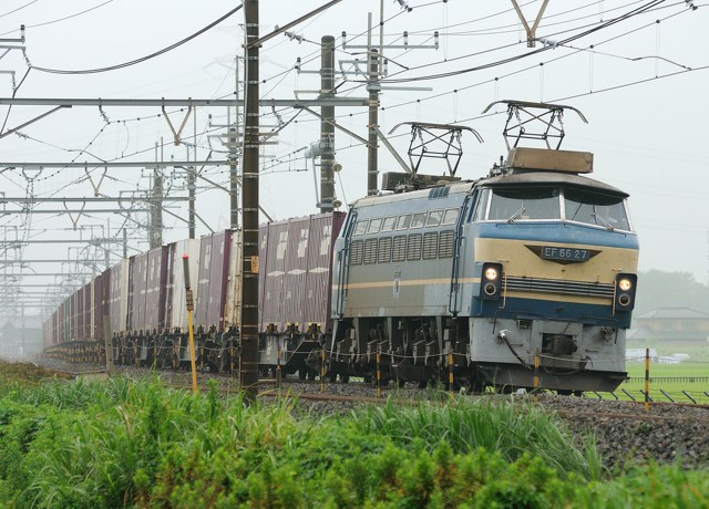 EF66 27 貨物列車