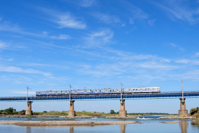 青空と鉄橋と415系1500番台