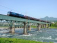 利根川を渡るEH200貨物列車