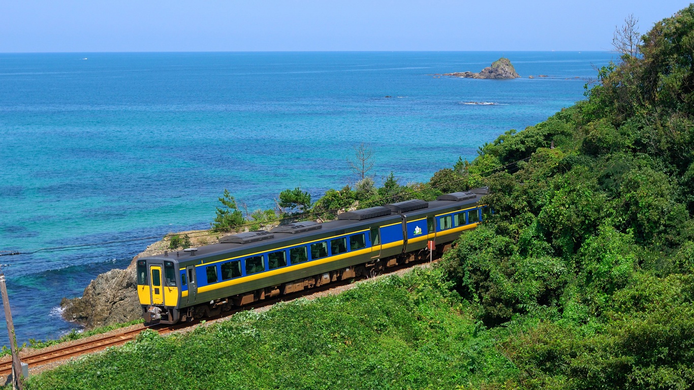 鉄道 気動車 山陰の青い海と特急スーパーおき 壁紙1366x768 壁紙館