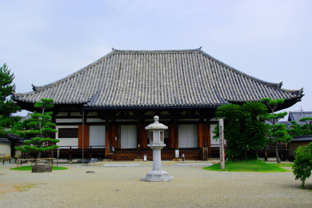 静寂の極致・法華寺金堂