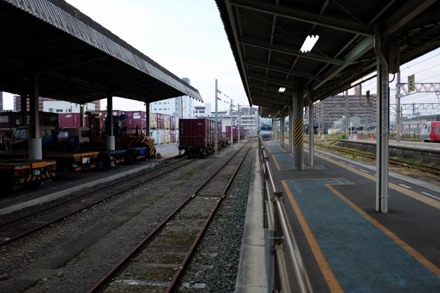 松山駅にて