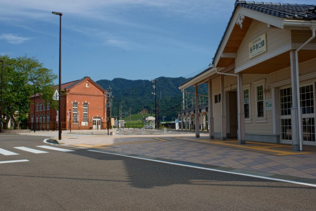 永平寺口駅と旧京都電灯変電所