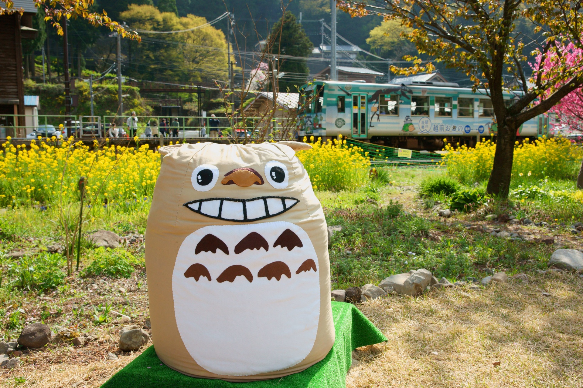 その他 トトロがお出迎え 壁紙19x1280 壁紙館