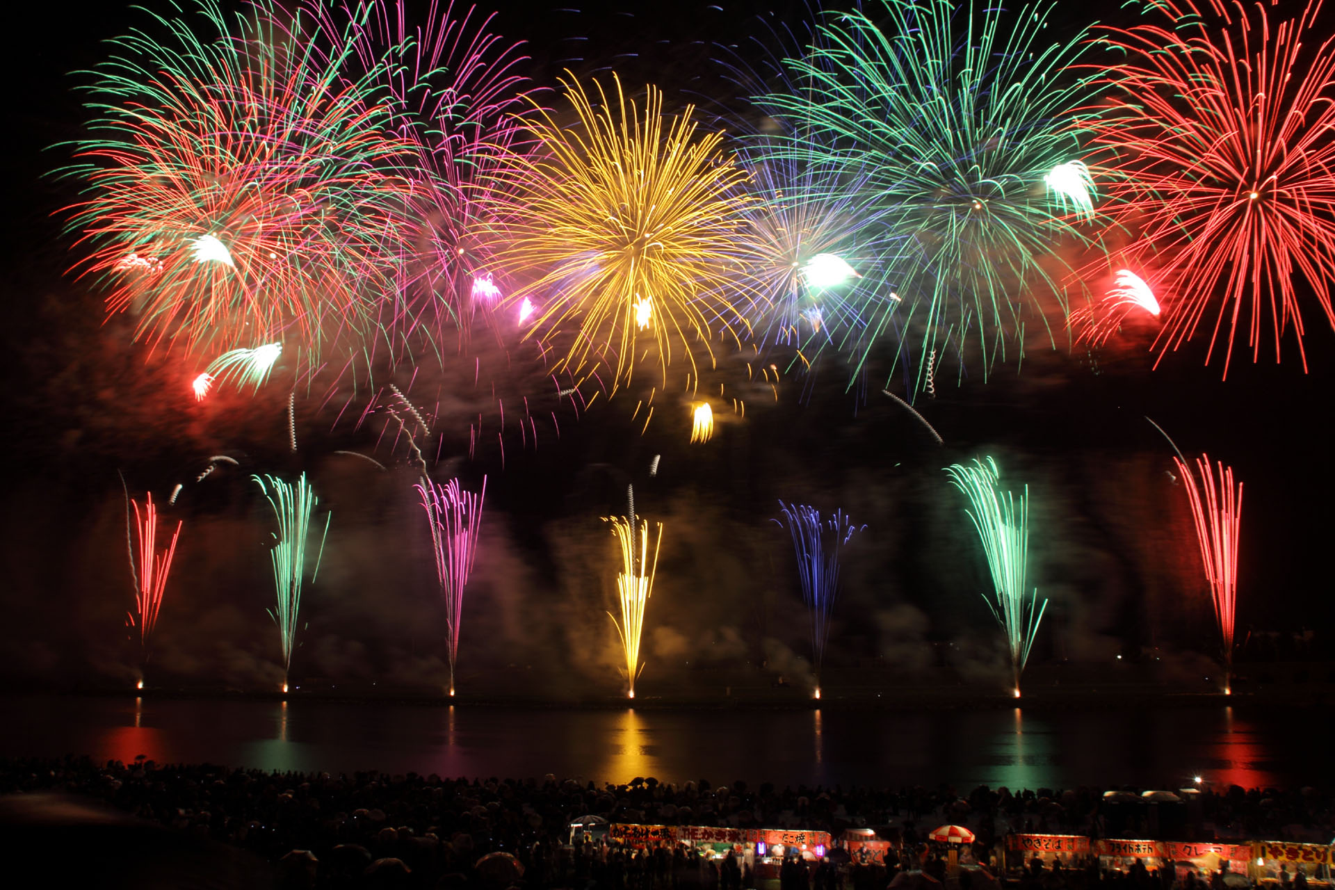 夜景 花火 イルミ 久留米花火大会 壁紙19x1280 壁紙館