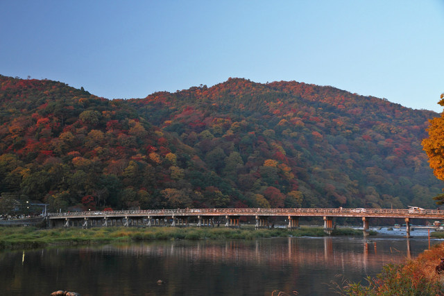 紅葉の嵐山・朝焼け