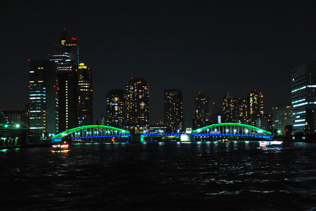 これもまた夜の隅田川風情。