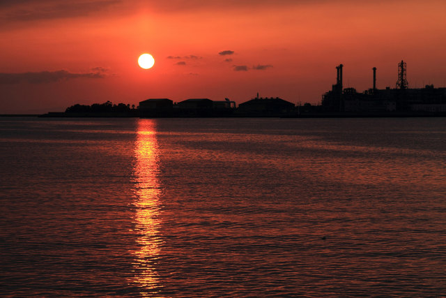 海に落ちる夕陽