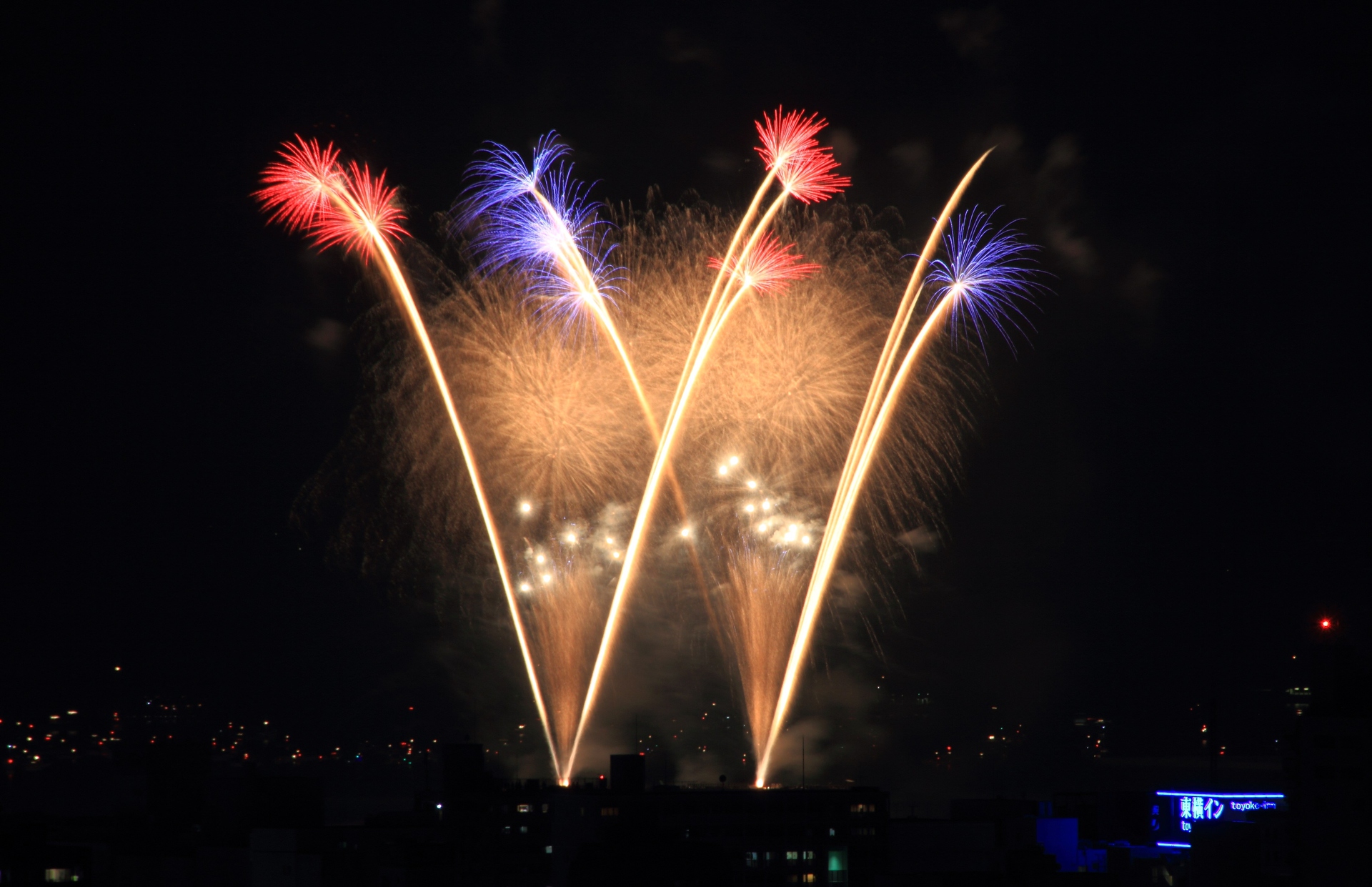 夜景 花火 イルミ さぬき高松祭り花火大会 壁紙19x1241 壁紙館