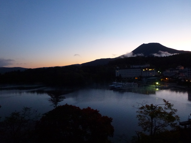 阿寒湖の夜明け