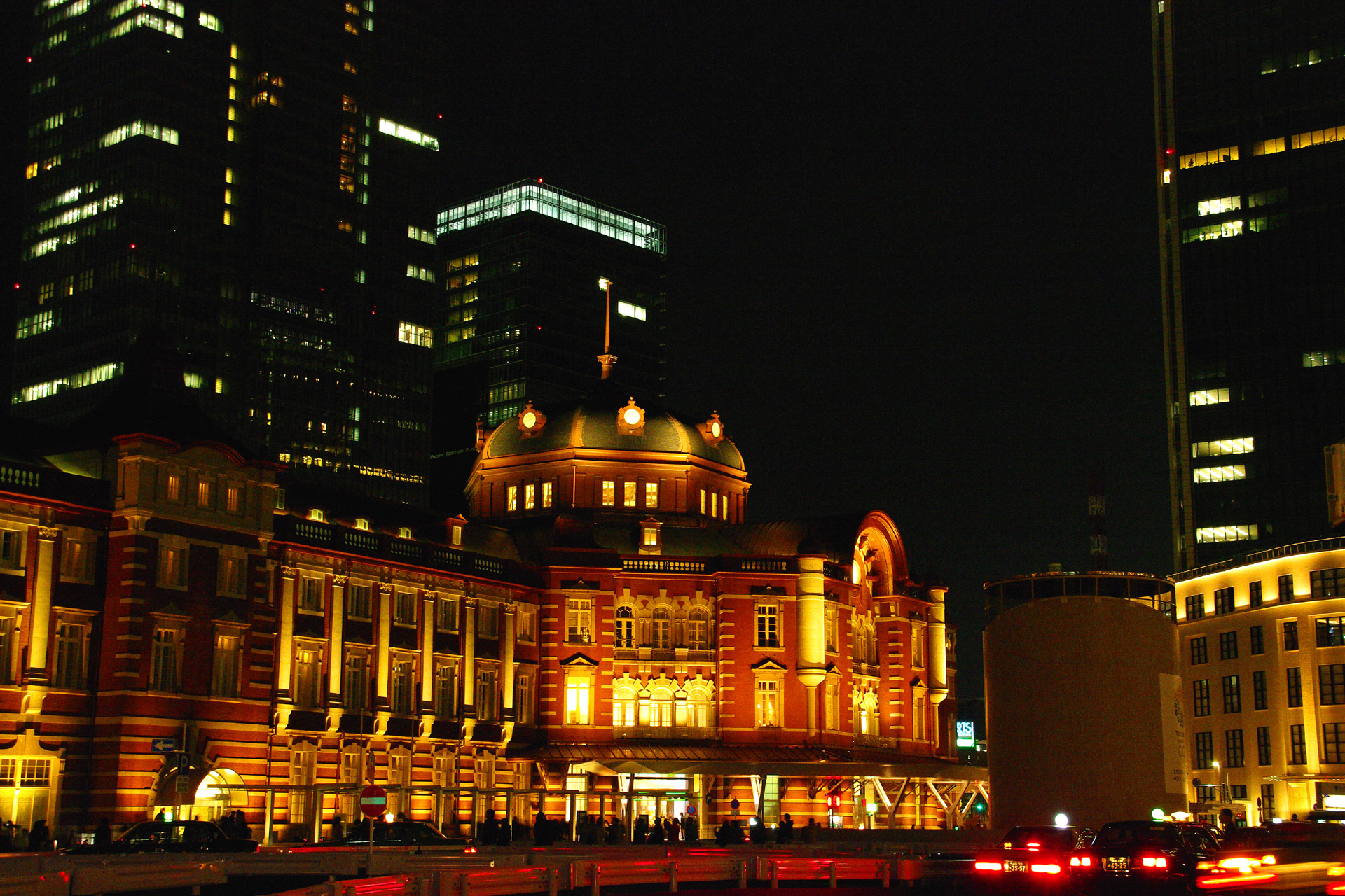 夜景 花火 イルミ 復元された東京駅 壁紙19x1280 壁紙館