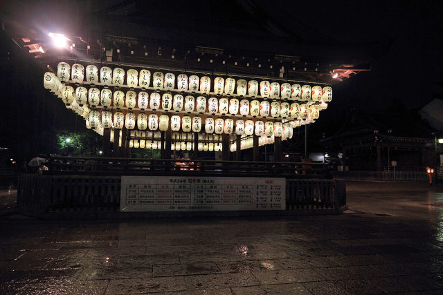 夜の八坂神社