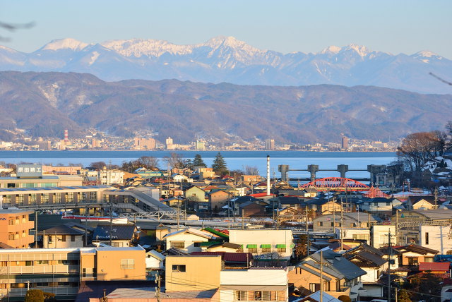 日暮れる街/岡谷駅諏訪湖八ヶ岳