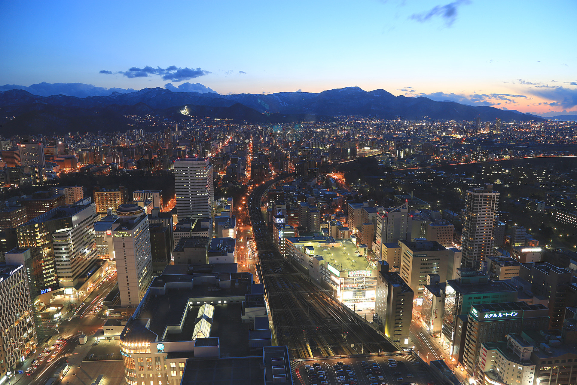 夜景 花火 イルミ Jrタワーから見る札幌の夜景 壁紙19x1280 壁紙館