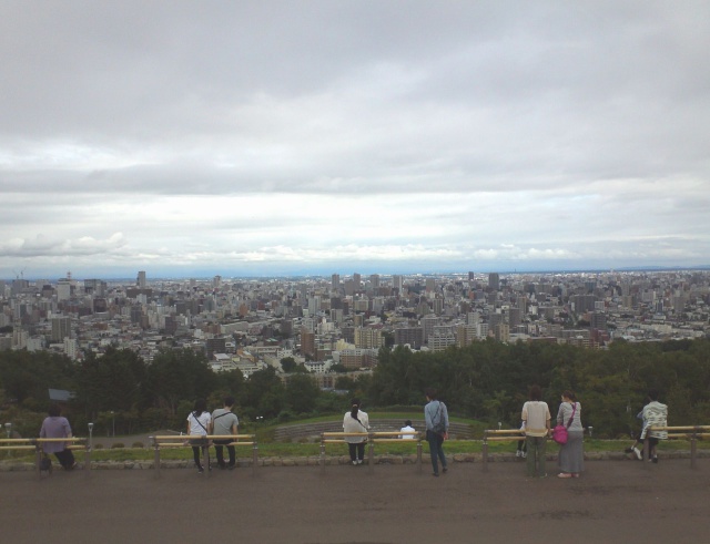 札幌の向こうは晴れなのに...