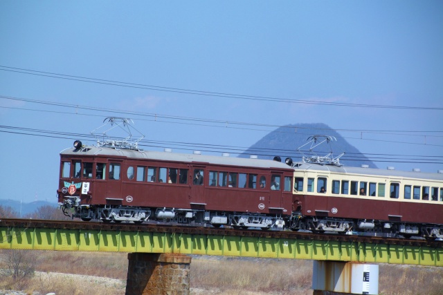 レトロ電車とさぬき富士