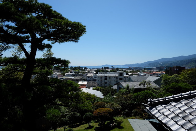 清閑亭から望む小田原市街