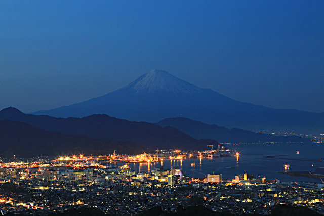 富士山と清水の夜景