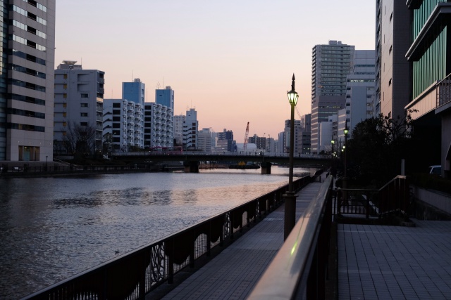 ウォーターフロントの夕暮れ