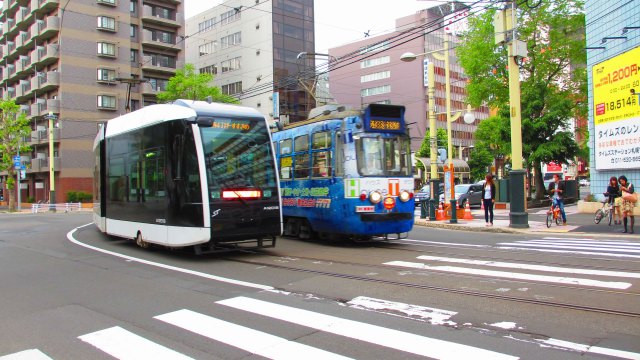 電車がすれ違う時