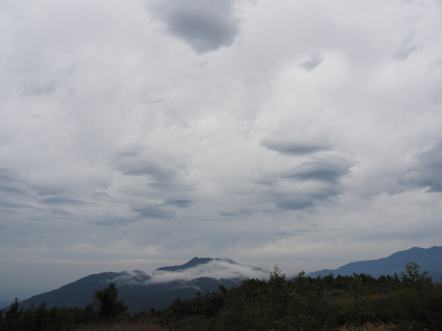 重たい雲