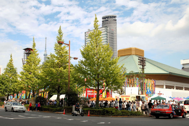 のぼりと両国国技館