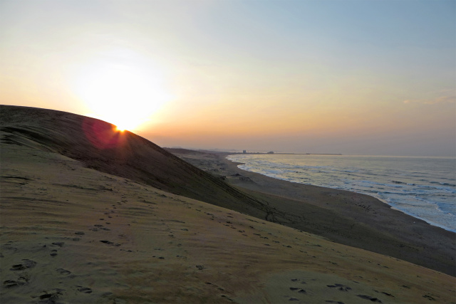 鳥取砂丘に沈む夕陽