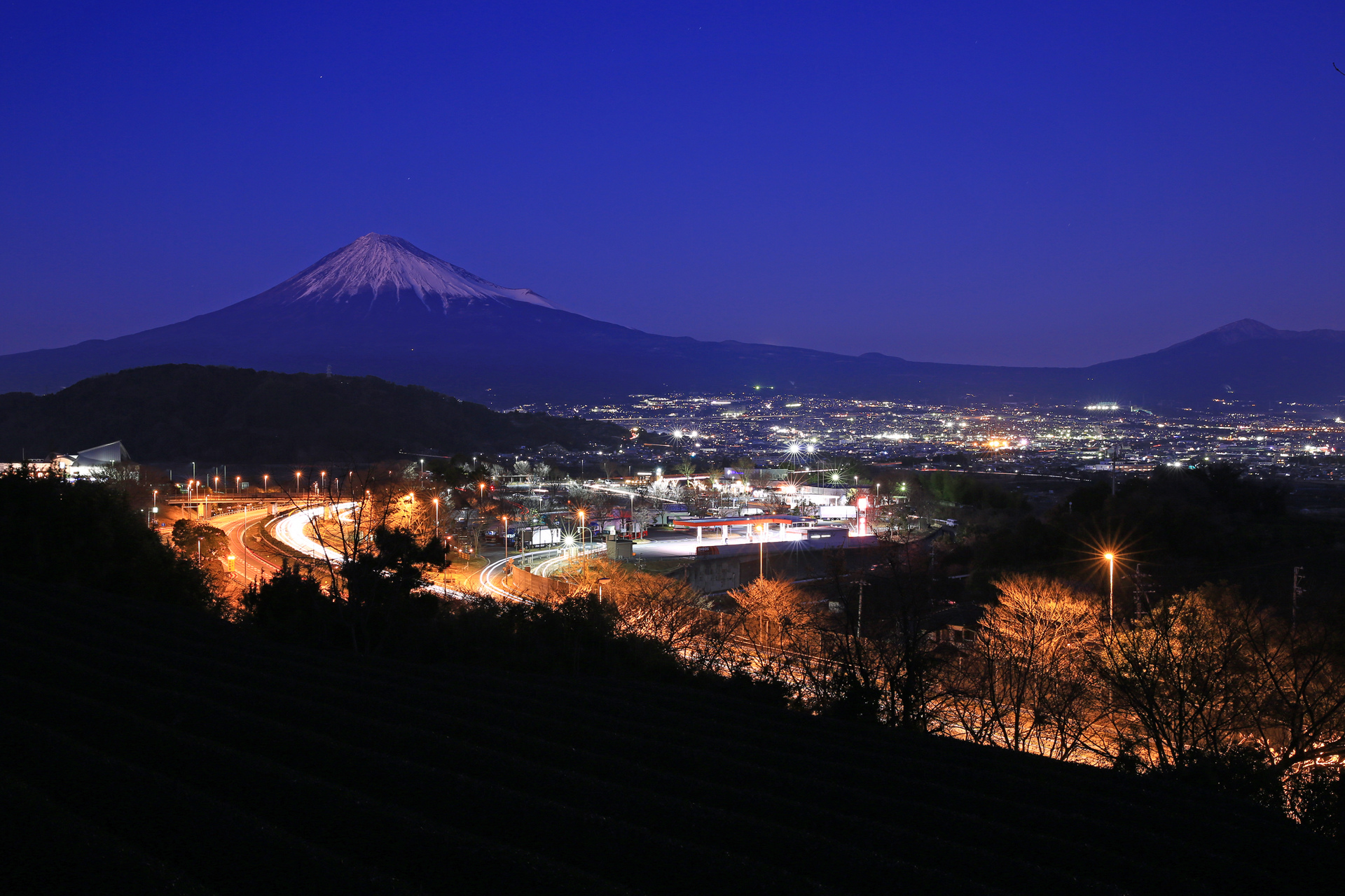 夜景 花火 イルミ 富士山と富士市の夜景 壁紙19x1280 壁紙館